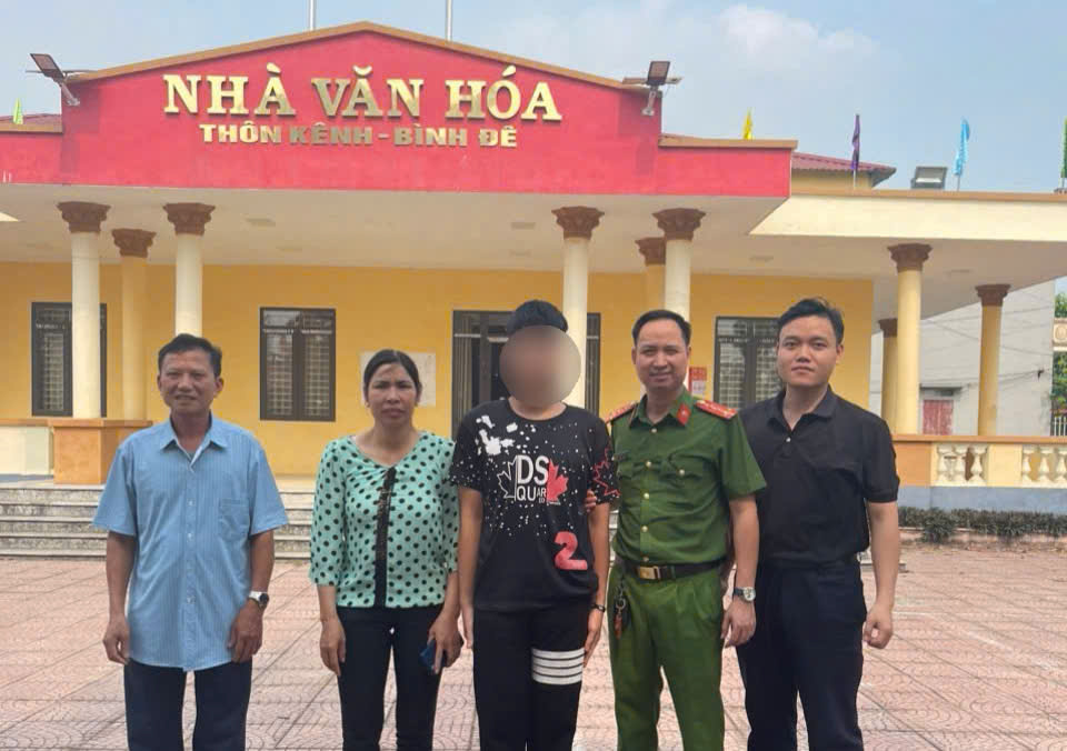 Công an xã Thượng Hồng hỗ trợ gia đình tìm kiếm người thân mất tích